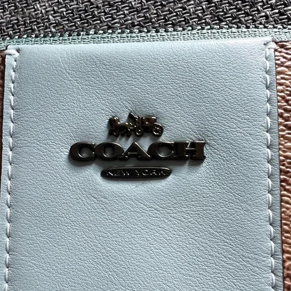 Coach womens wristlet - Picture 3 of 4